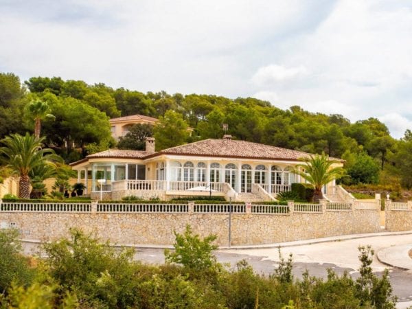Dream Villa in mountains surrounded by green and just 20 minutes from the beaches Torredembarra and Altafulla – Tarragona