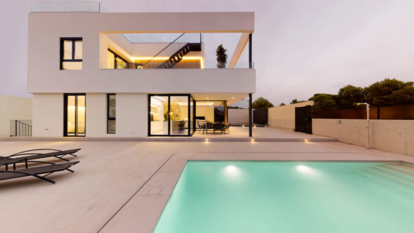 Luxury 3 bed – 3 bath Villa in Finestrat – Built 2020 – 2 km from beach – Costa Blanca
