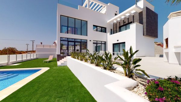 Paronamic Villa 3 bed – 3 bath garden – pool & solarium with stunning views over Benidorm and Mediterranean in Finistrat – Costa Blanca