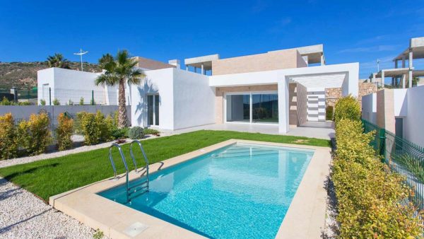 Fantastic Key ready villa’s 3 bed – 2 bath and private pool in La Finca Golf – Costa Blanca