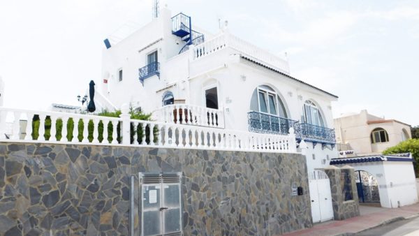 4 Bed – 3 Bath Semi Detached Villa with 3 kitchens in Blue Lagoon Miquel de Salinas – Villamartin – Costa Blanca