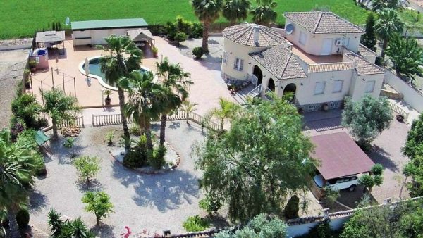 Stunning 4 Bed – 4 Bath Fully Legal Detached Villa on 2000 m2 plot in Catral – Alicante