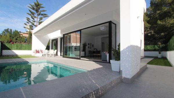 STUNNING KEY READY 3 BED 2 BATH VILLA – FULLY LOADED in Pinar de Campoverde – Alicante – Costa Blanca