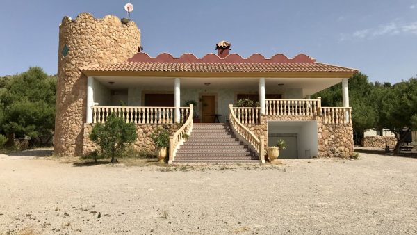 Typical Spanish single storey villa with 3 bed – 2 bath, basement and solarium in El Garruchal – Murcia