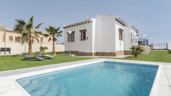 Renewed 3 bed – 2 bath villas for sale in nature area close to ammenities in Gea y Truyols, Murcia